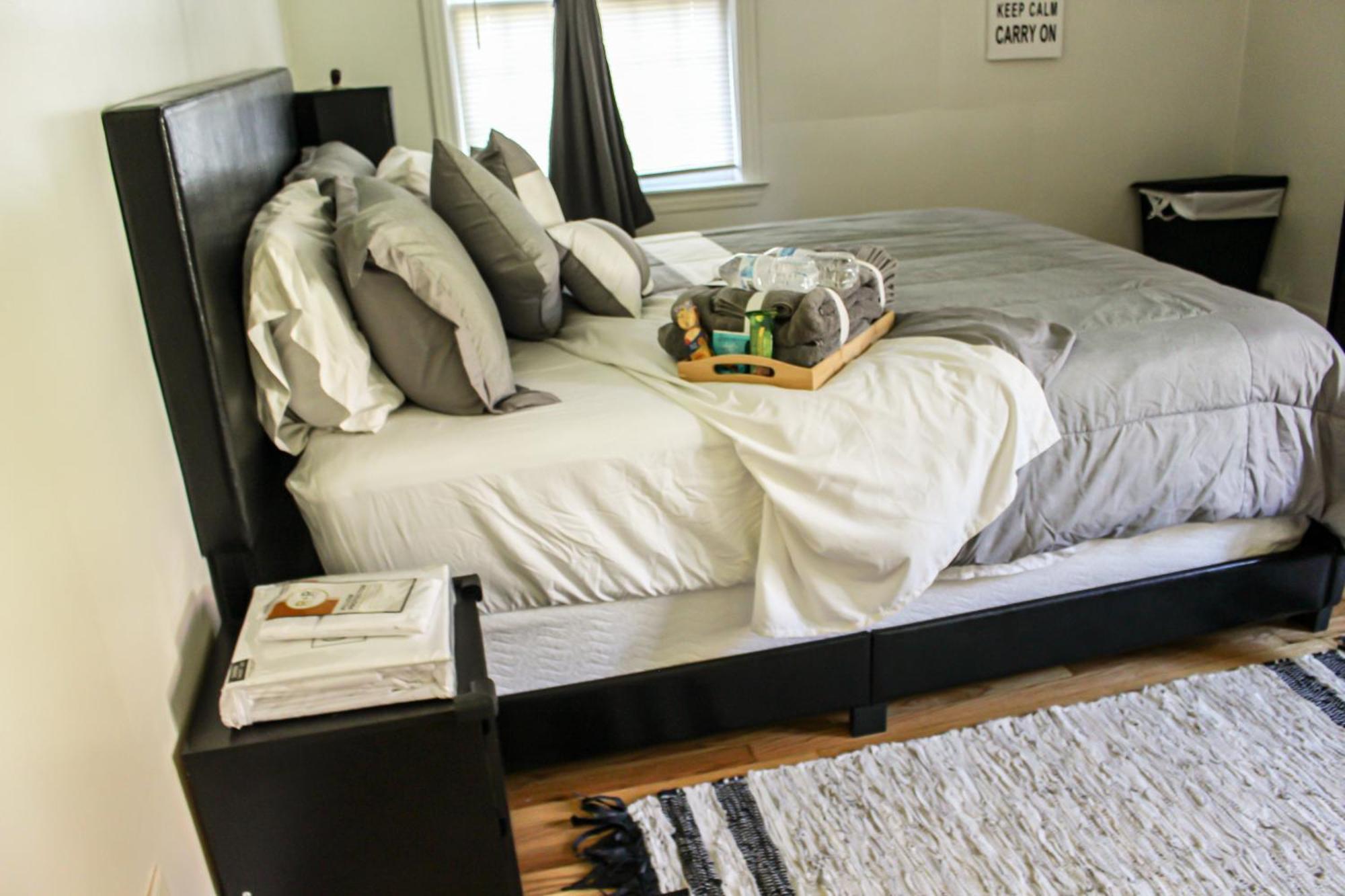Master Bedroom In Home Away From Home Detroit Kültér fotó